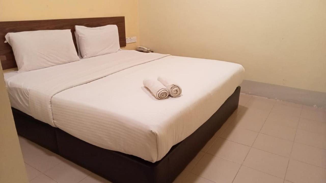 Dream House Hotel Skudai Exterior photo